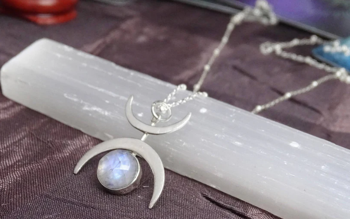 Embrace Lunar Energy: The Symbolism of Crescent Moon Necklaces