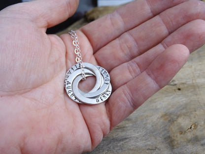 Interlocking Circle Necklace with names