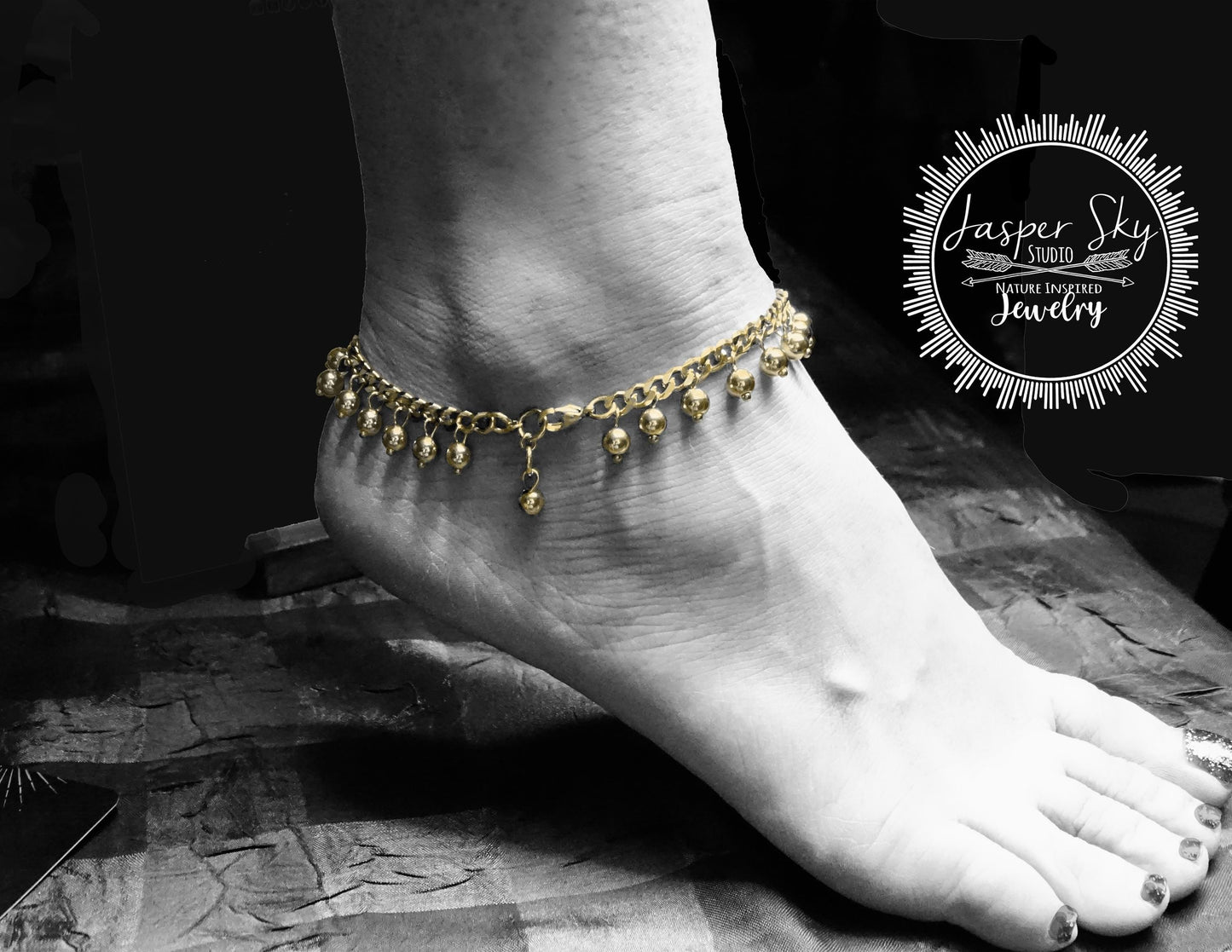 Boho Gold Dangle Choker: Hypoallergenic Necklace, Tarnish Resistant Club Accessory with Hanging Elements