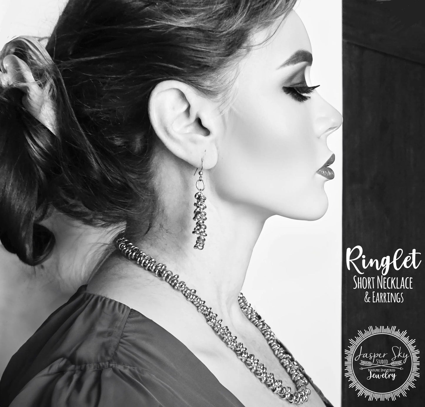 Ringlet Short Necklace, Stunning Circle Ring Design for Casual & Chic Style, Thoughtful Gift for Women