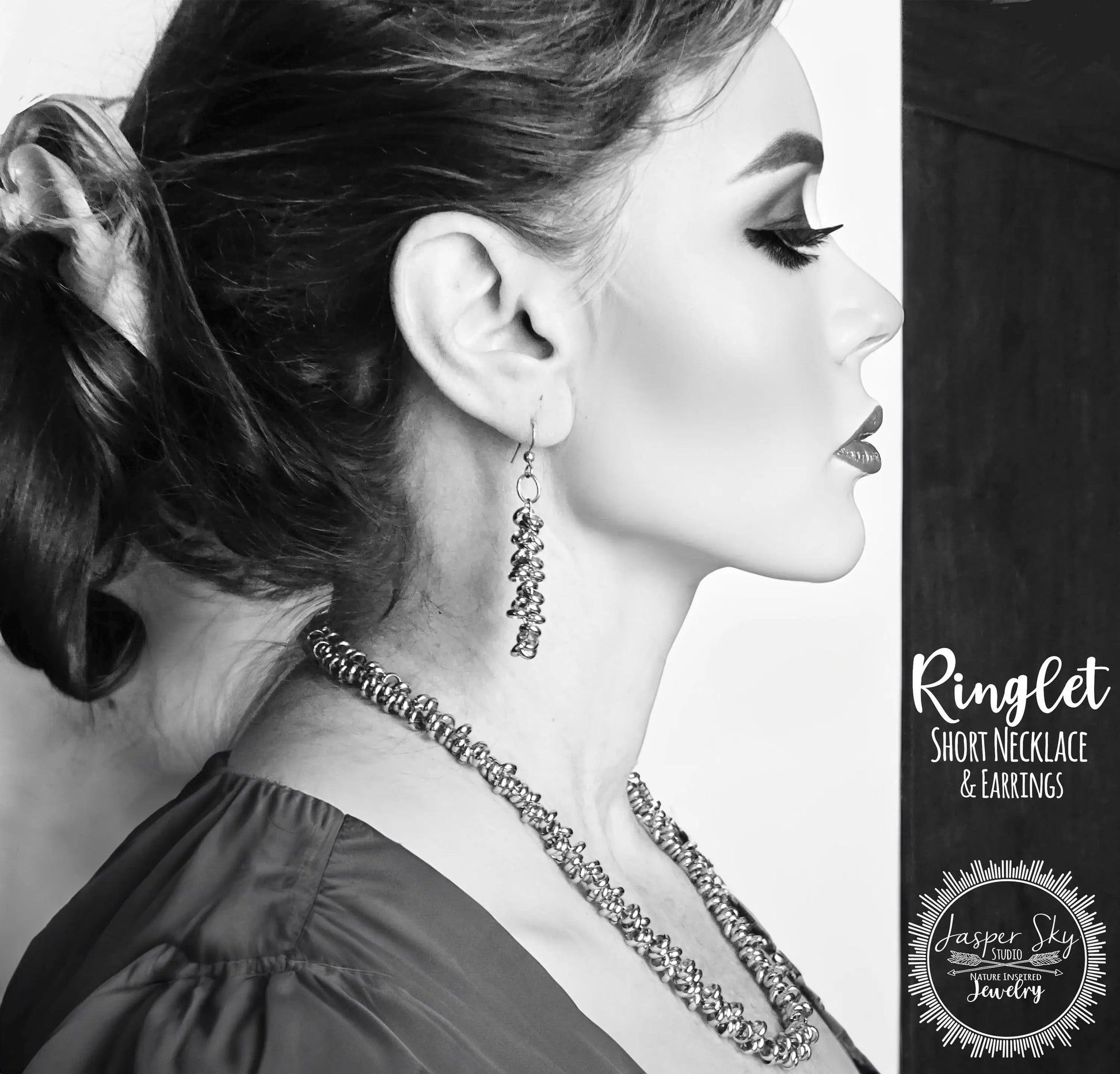 Ringlet Short Necklace, Stunning Circle Ring Design for Casual & Chic Style, Thoughtful Gift for Women