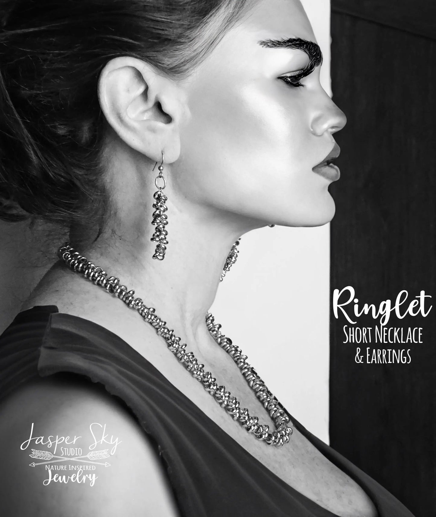 Ringlet Short Necklace, Stunning Circle Ring Design for Casual & Chic Style, Thoughtful Gift for Women